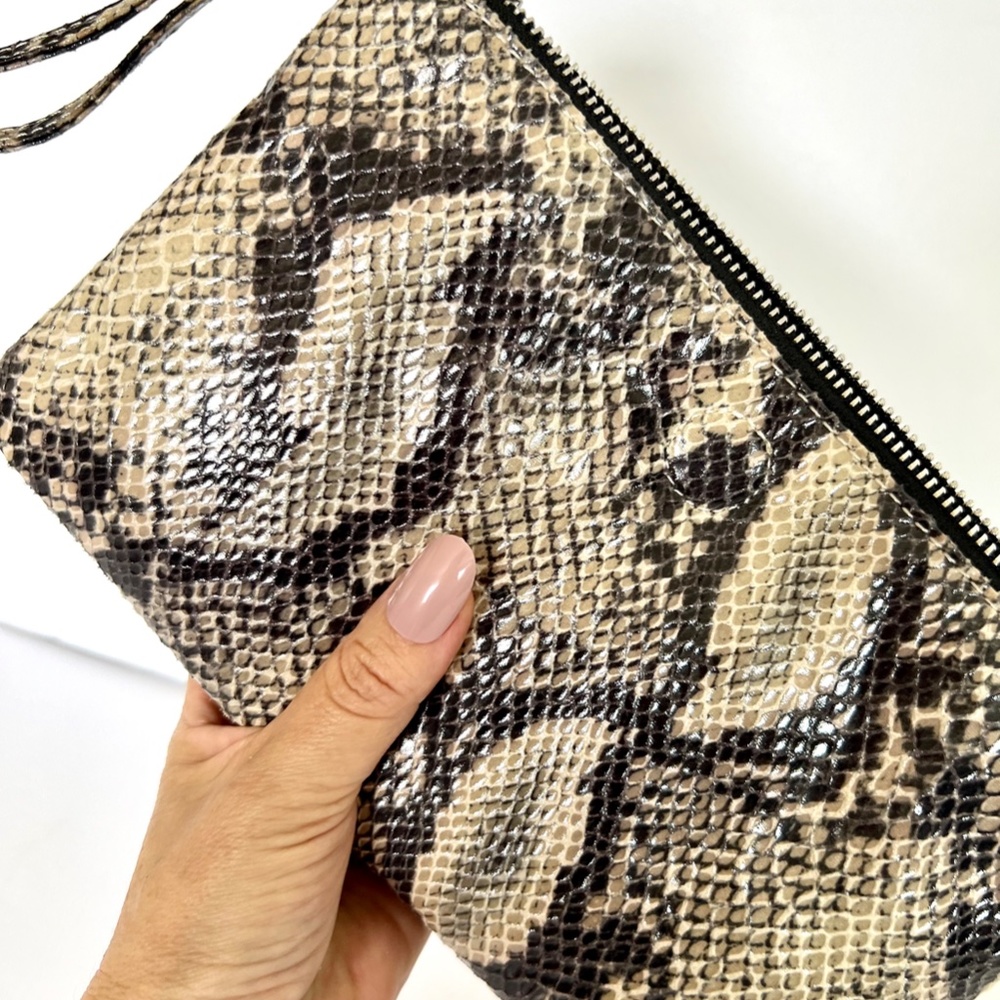 NWT Snakeskin Reversible Faux Leather Clutch Bag - Picture 6 of 6